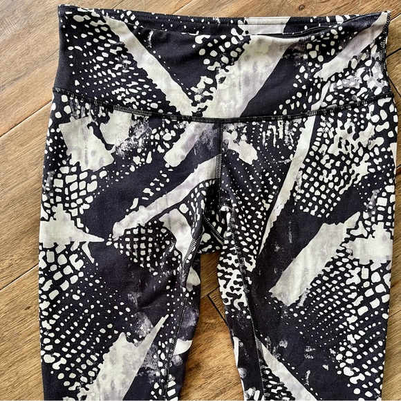 Lululemon Wunder Under Crop III Static Mist - Picture 7 of 7